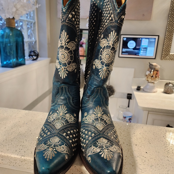 Golden Guns Texas Country Studded Teal Cowboy Boots - Picture 5 of 8